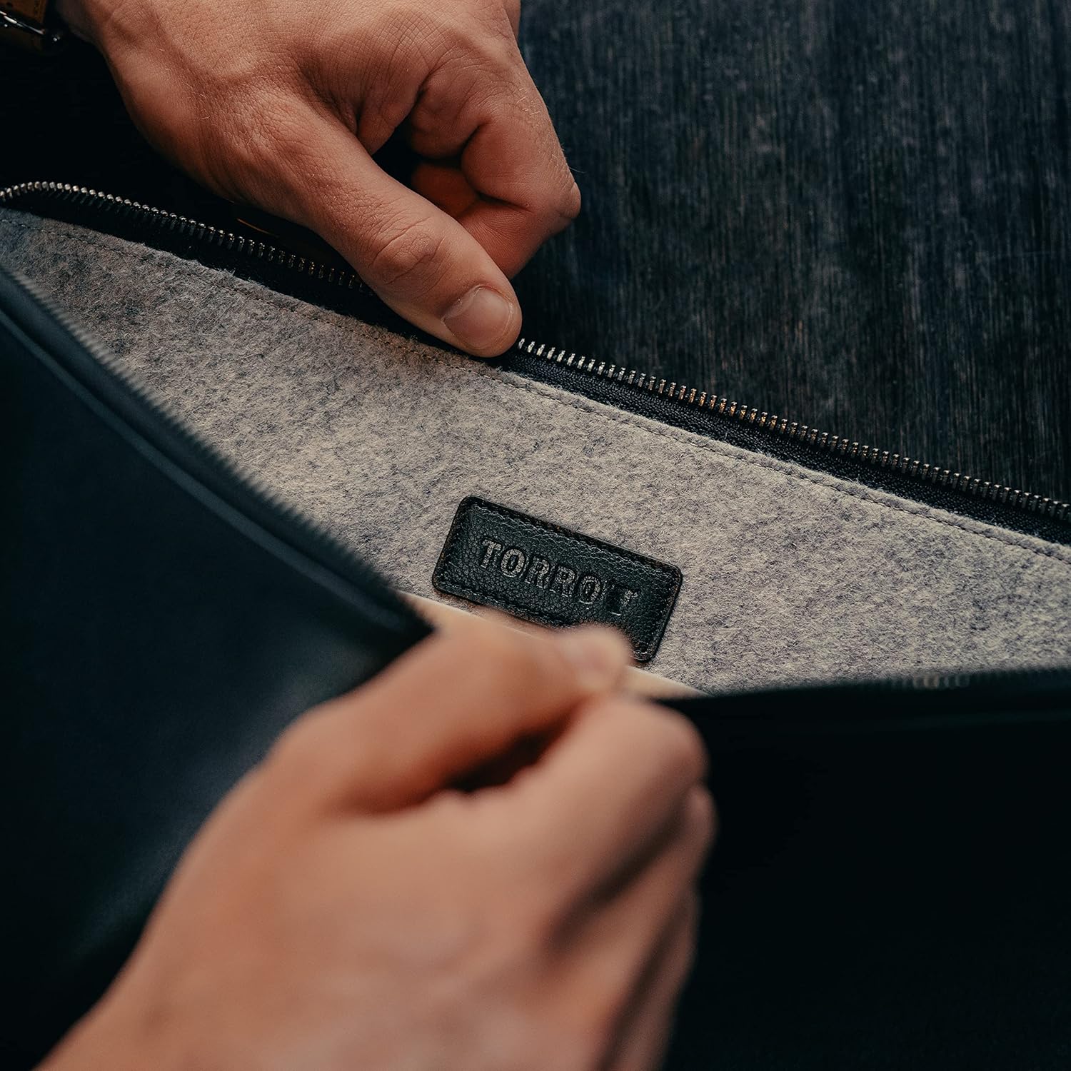 TORRO Genuine Leather Laptop Sleeve Case 13-15.6" Zip Wool Felt Lining - Black Mobile Arcade Ltd